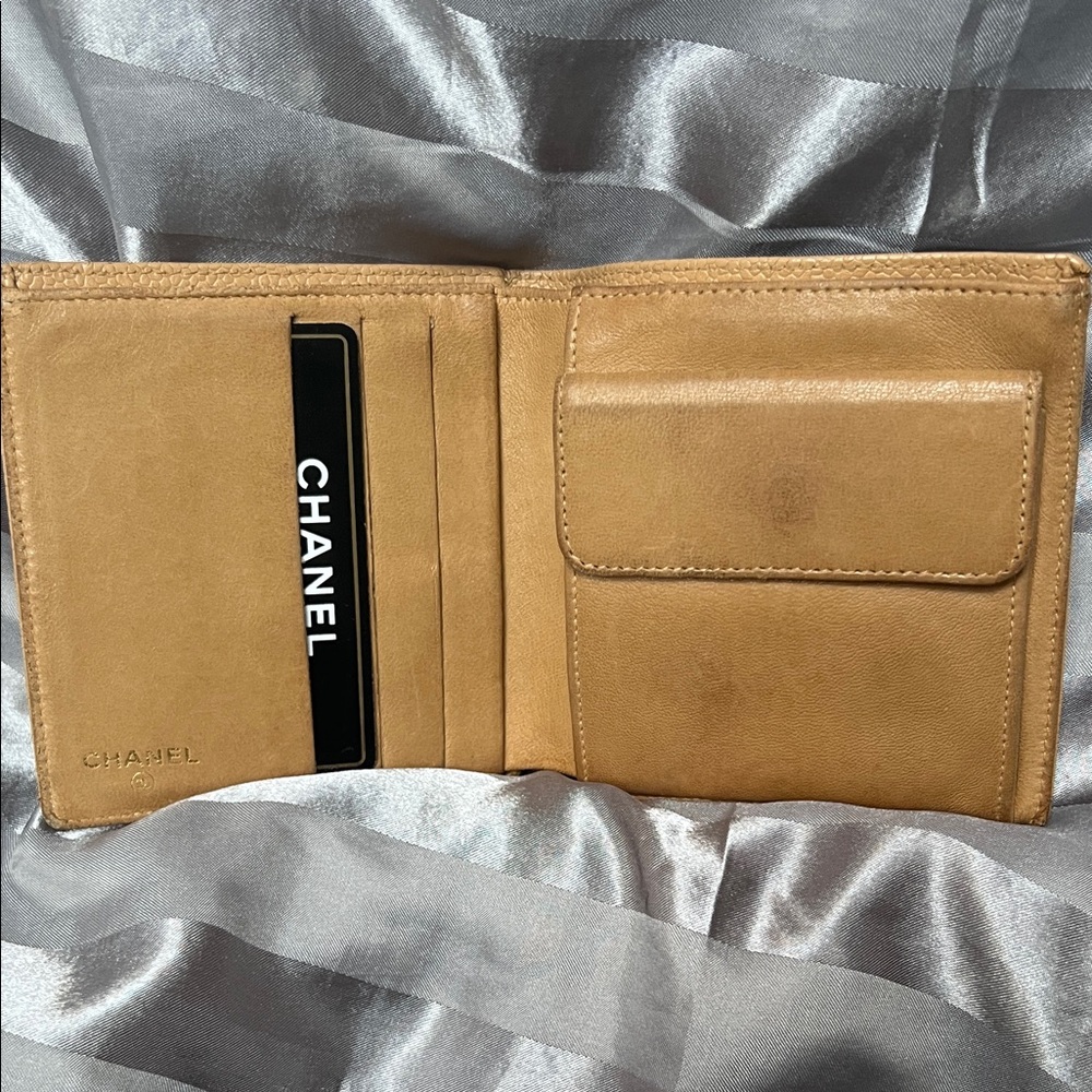 CHANEL Caviar Pebbled Wallet (Beige) - Picture 2 of 12